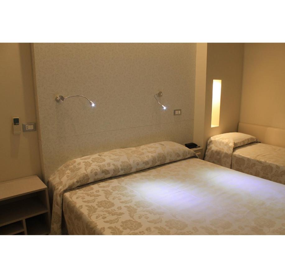 Hotel Astor B&B Lido di Classe Εξωτερικό φωτογραφία