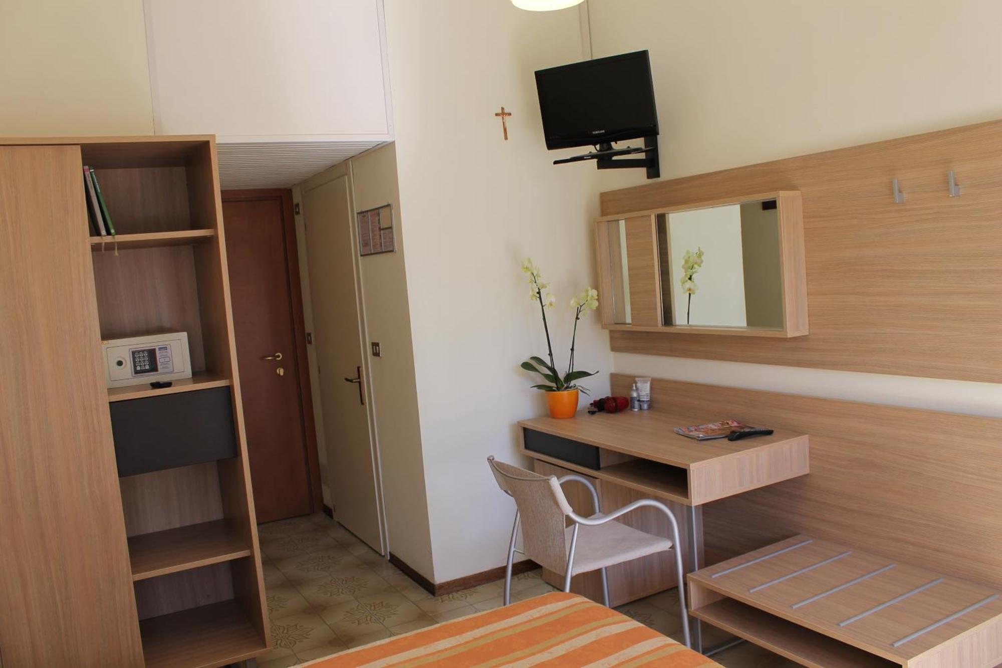 Hotel Astor B&B Lido di Classe Εξωτερικό φωτογραφία