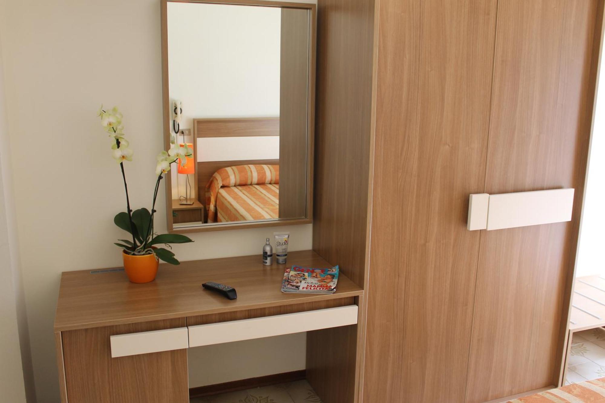 Hotel Astor B&B Lido di Classe Εξωτερικό φωτογραφία