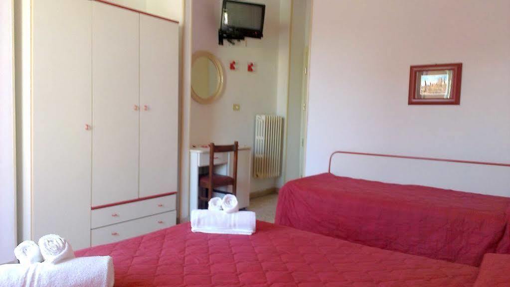 Hotel Astor B&B Lido di Classe Εξωτερικό φωτογραφία